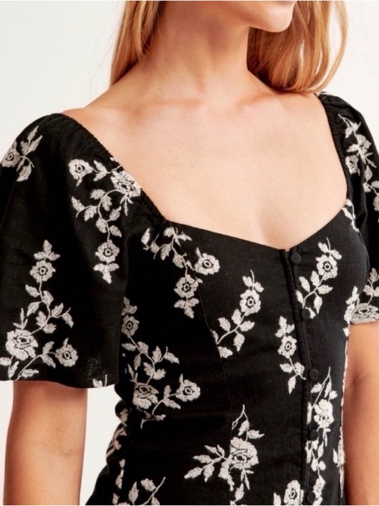 Abercrombie & Fitch Dresses & Skirts - Abercrombie & Fitch Black Dress with White Floral Embroidery